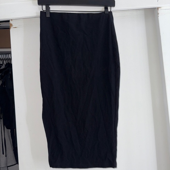 2/$15 SHEIN Classic Black Midi Skirt with Slit - Picture 4 of 6